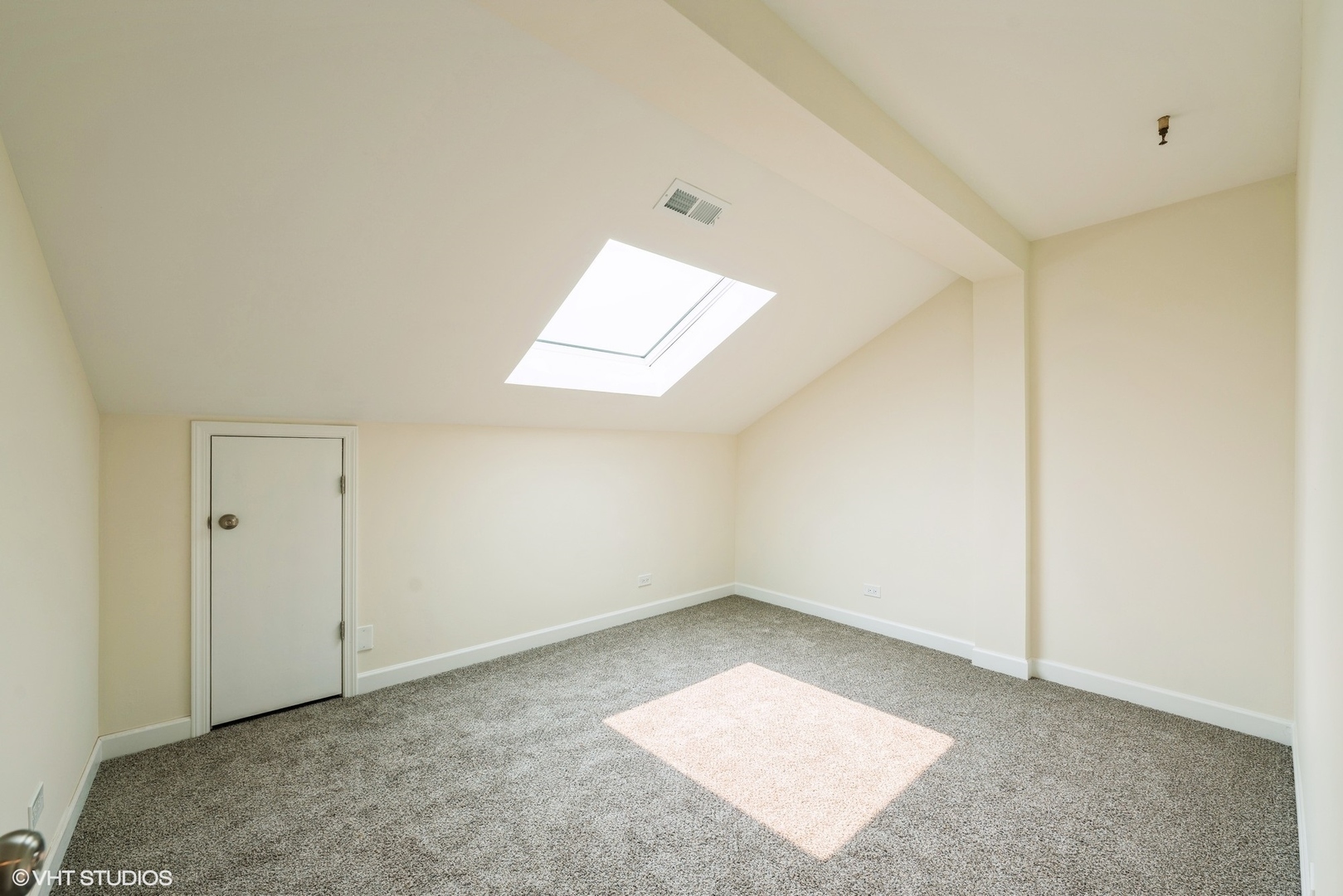 400 McCarthy Road, Unit 421 Lemont, IL 60439 - Photo 7 of 8 an empty room with windows