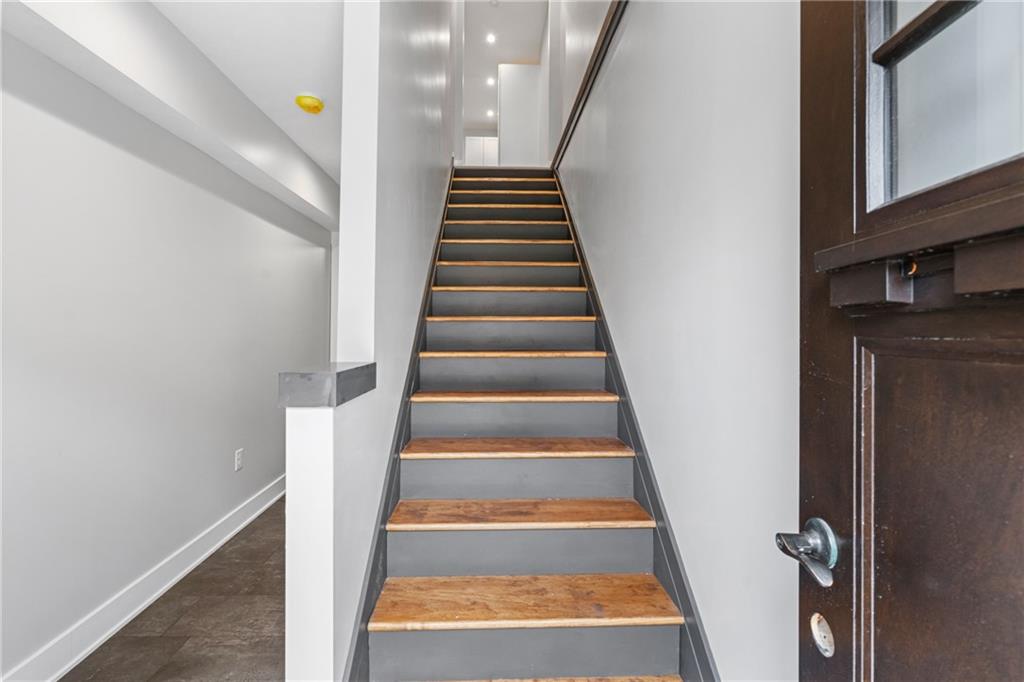 1102 Spring Garden Avenue Pittsburgh, PA 15212 - Photo 12 of 25 a view of entryway