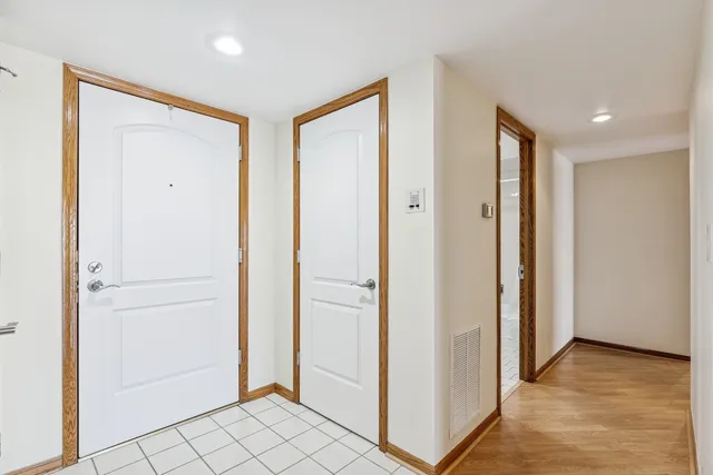 $425,000 | 724 12th Street, Unit 105, Wilmette, IL 60091