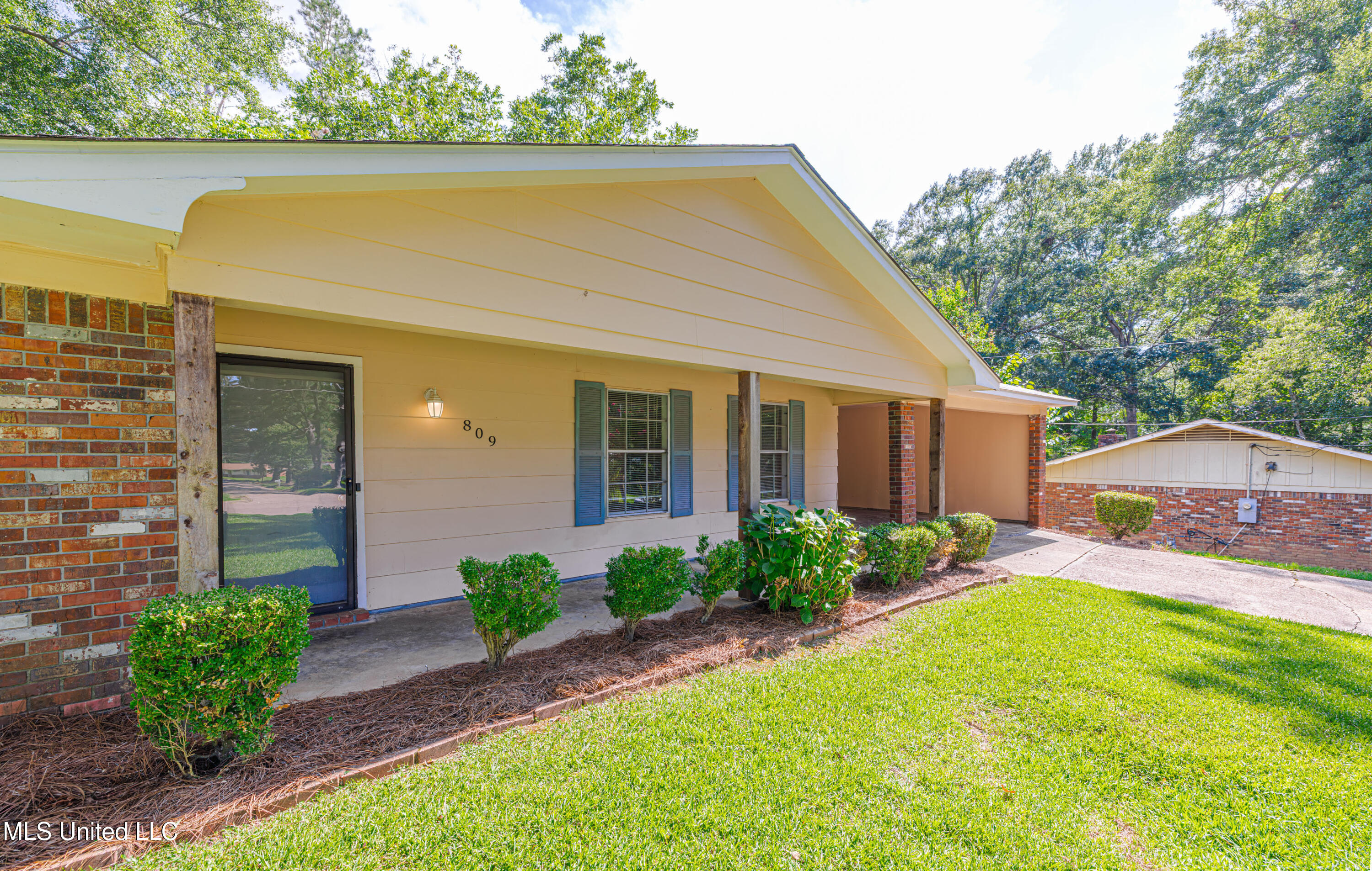 809 Normandy Drive Clinton, MS 39056 - Photo 4 of 38 1R4A1592