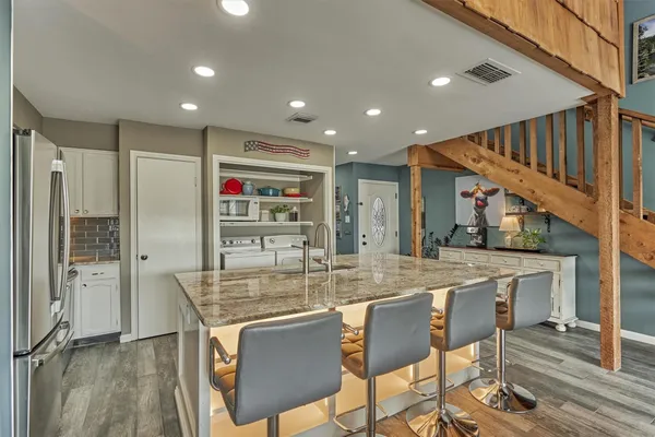 $449,900 | 1 April Point Drive South, Montgomery, TX 77356