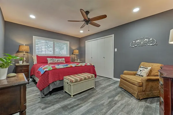 $449,900 | 1 April Point Drive South, Montgomery, TX 77356