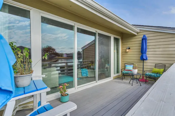 $449,900 | 1 April Point Drive South, Montgomery, TX 77356