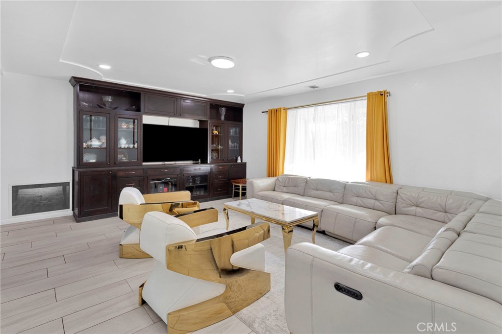 16081 Tude Road Apple Valley, CA 92307 - Photo 7 of 66