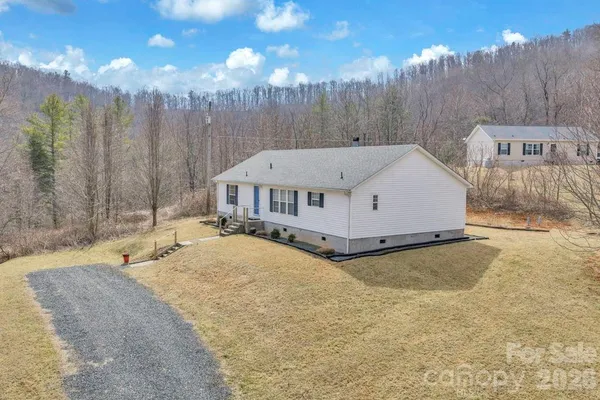 $325,000 | 401 Lynn Gap Road, Spruce Pine, NC 28777