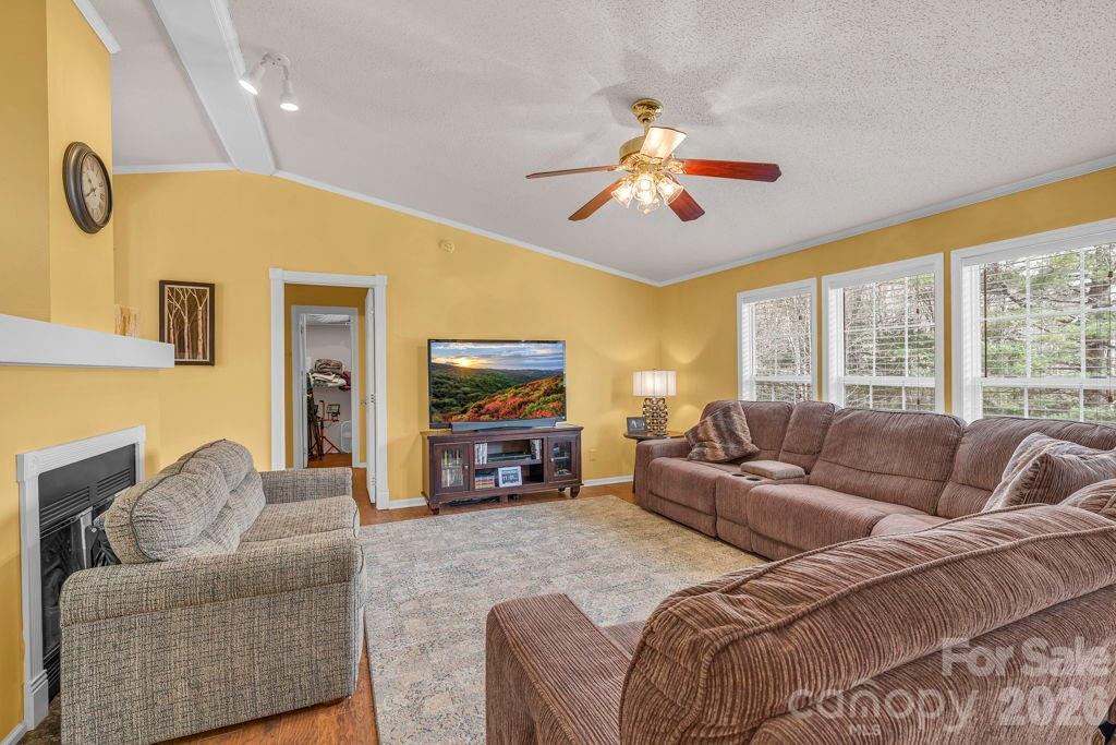 401 Lynn Gap Road Spruce Pine, NC 28777 - Photo 4 of 34