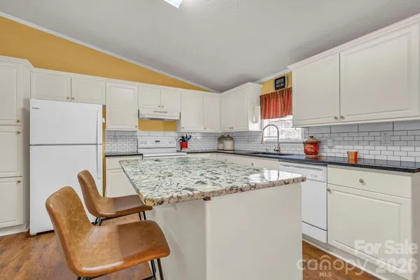 $325,000 | 401 Lynn Gap Road, Spruce Pine, NC 28777