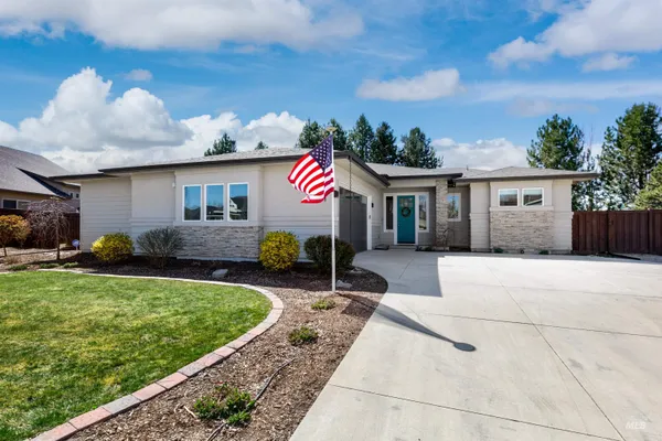 $599,900 | 3961 West Caragana Court, Meridian, ID 83646