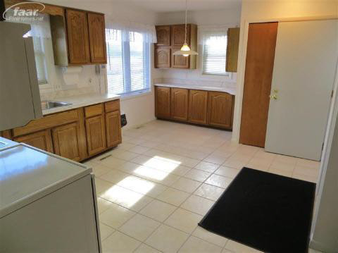 10175 Linden Road Grand Blanc, MI 48439 - Photo 6 of 17 20185729-5.JPG