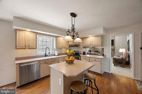 $655,000 | 418 Vanier Drive, Newark, DE 19711