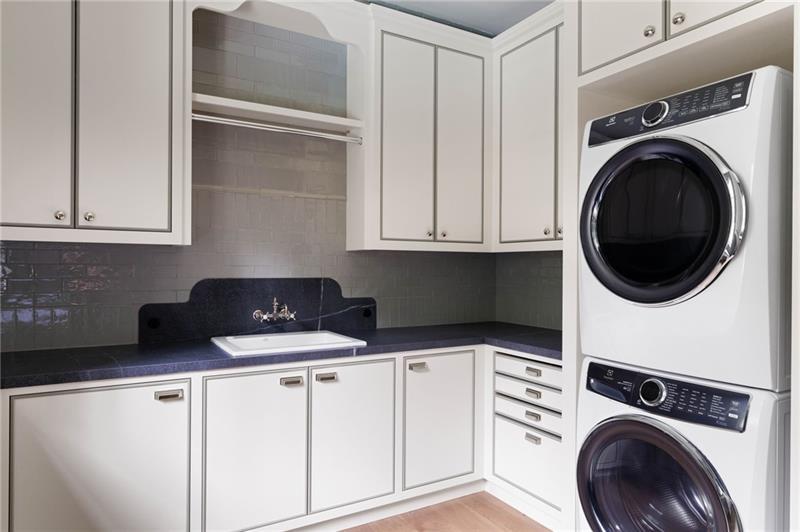 41 Blackland Road Northwest Atlanta, GA 30342 - Photo 58 of 106 a utility room with sink dryer and washer