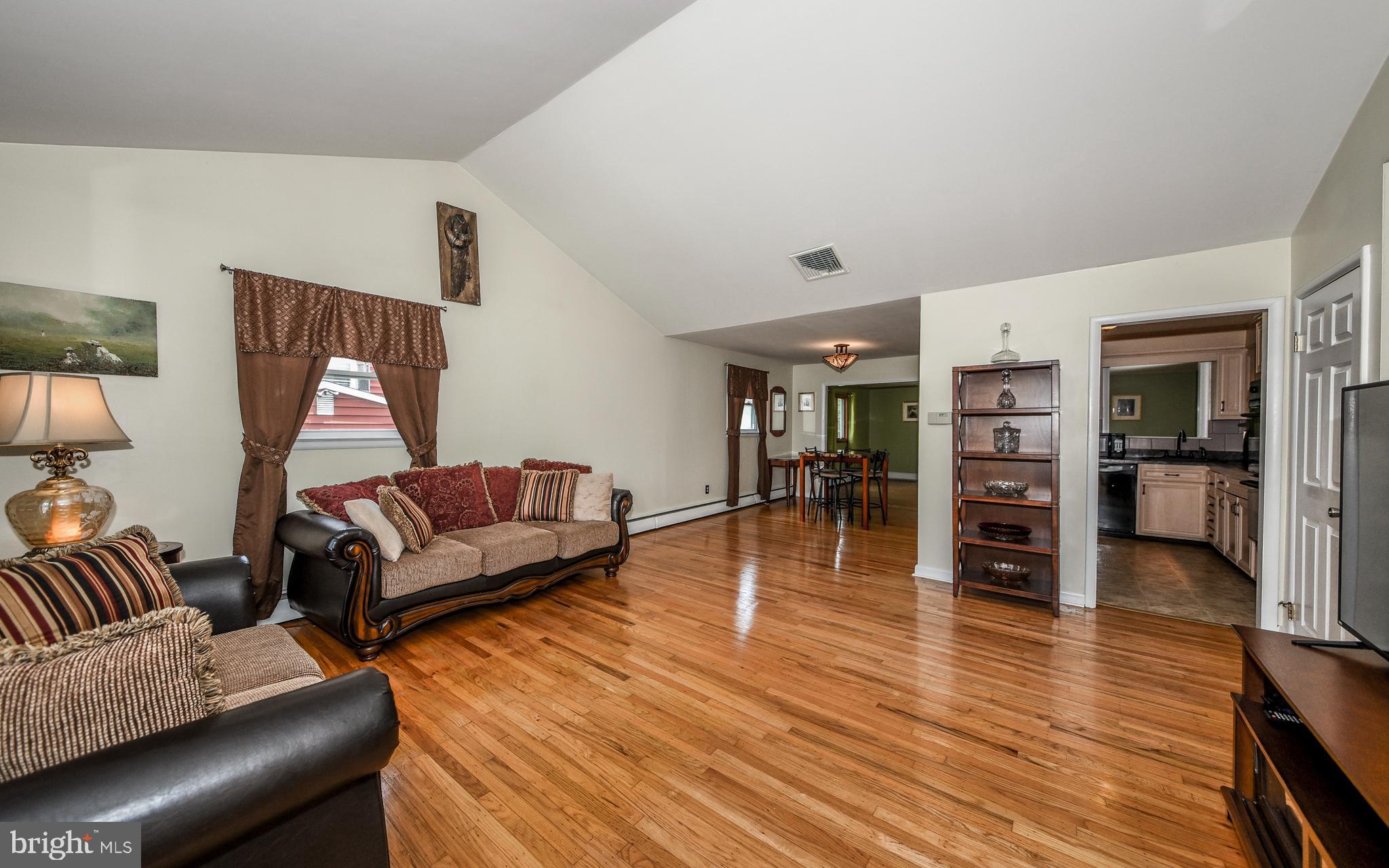 1827 Twining Road Willow Grove, PA 19090 - Photo 11 of 33 Living Room