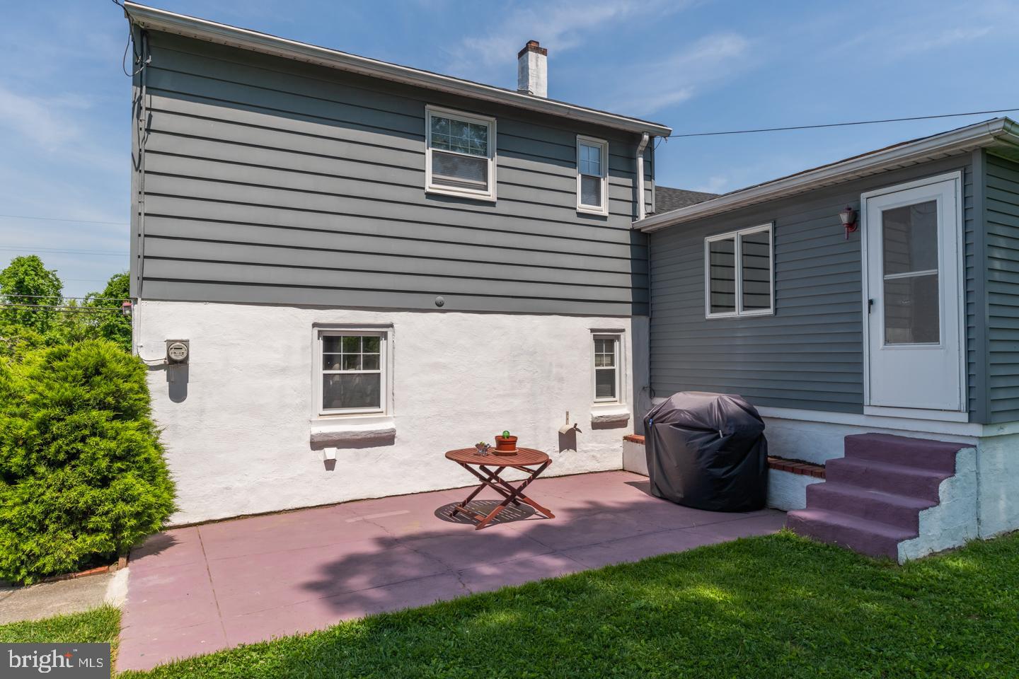 1827 Twining Road Willow Grove, PA 19090 - Photo 6 of 33 Large Brick Patio