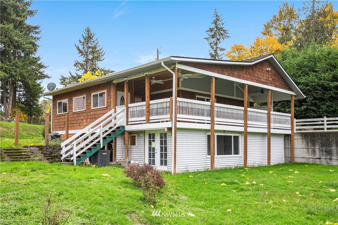 17510 Southeast 121st Place Renton, WA 98059 - Photo 2 of 40 a front view of a house with a yard