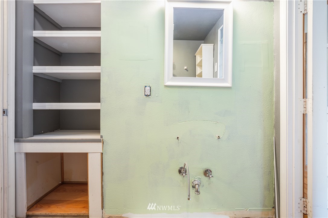 17510 Southeast 121st Place Renton, WA 98059 - Photo 19 of 40 a view of cabinets