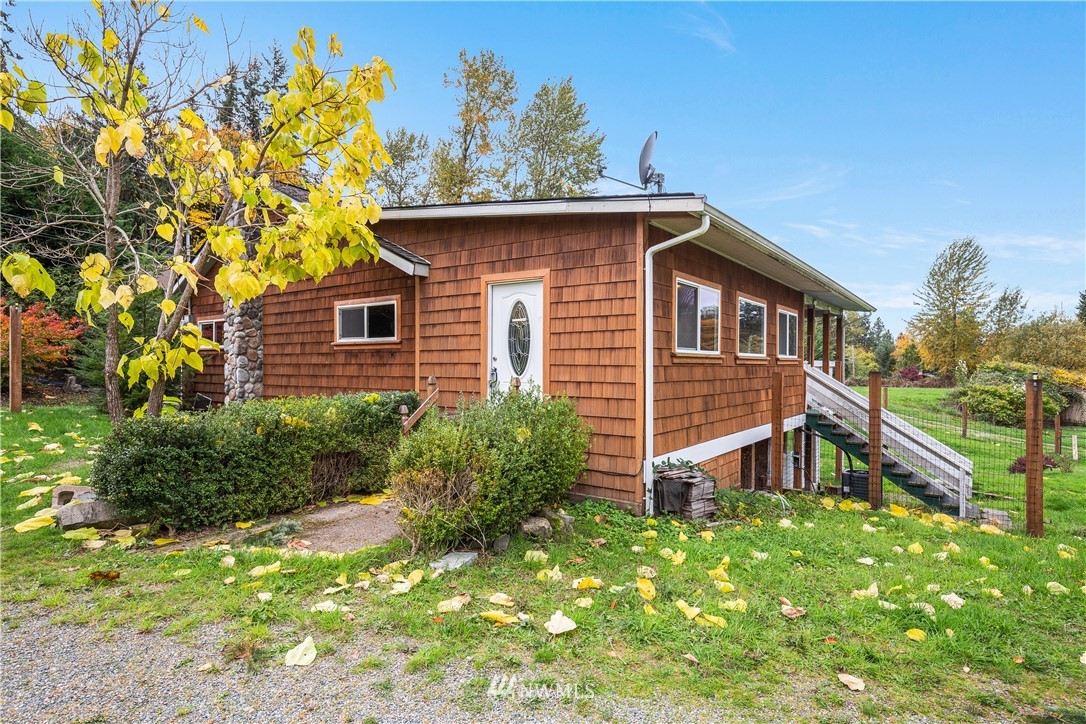 17510 Southeast 121st Place Renton, WA 98059 - Photo 3 of 40 a front view of a house with a yard