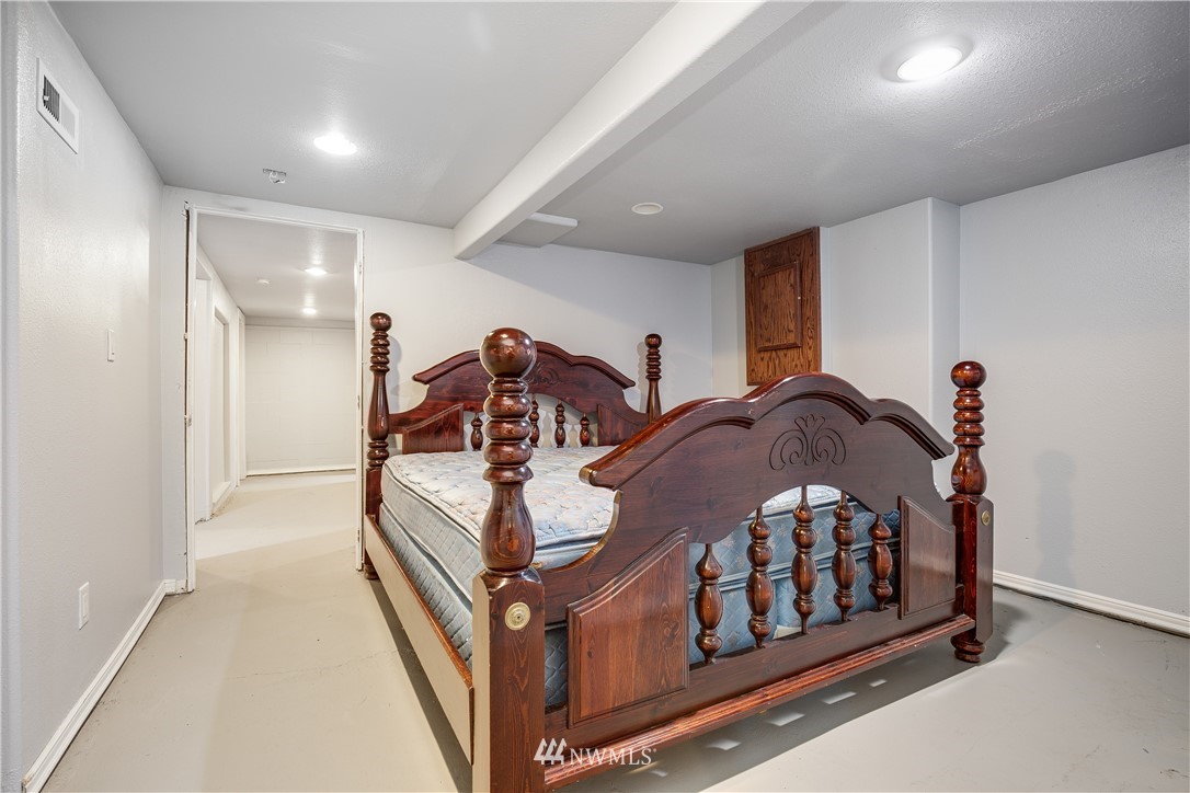 17510 Southeast 121st Place Renton, WA 98059 - Photo 25 of 40 a view of a hallway with a couches and chandelier