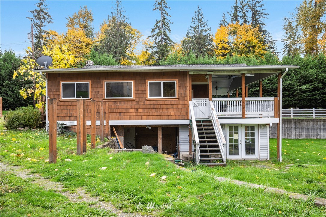 17510 Southeast 121st Place Renton, WA 98059 - Photo 4 of 40 a front view of a house with garden
