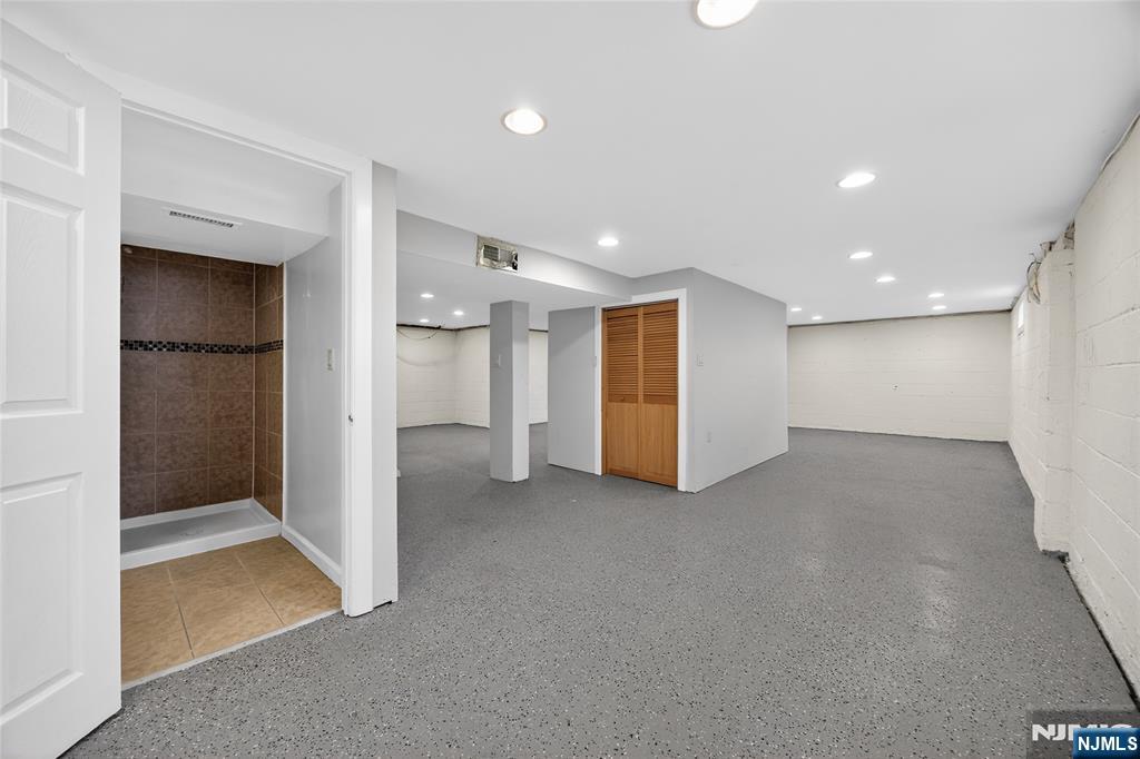 340 Old Post Road Edison, NJ 08817 - Photo 21 of 27