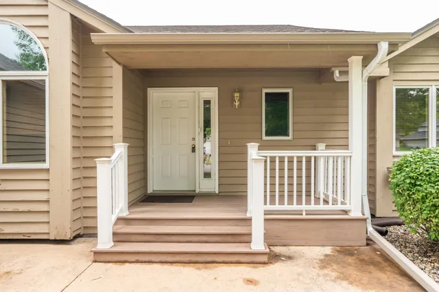 $479,900 | 910 West Deercreek Parkway, Belle Plaine, MN 56011