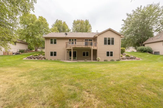 $479,900 | 910 West Deercreek Parkway, Belle Plaine, MN 56011