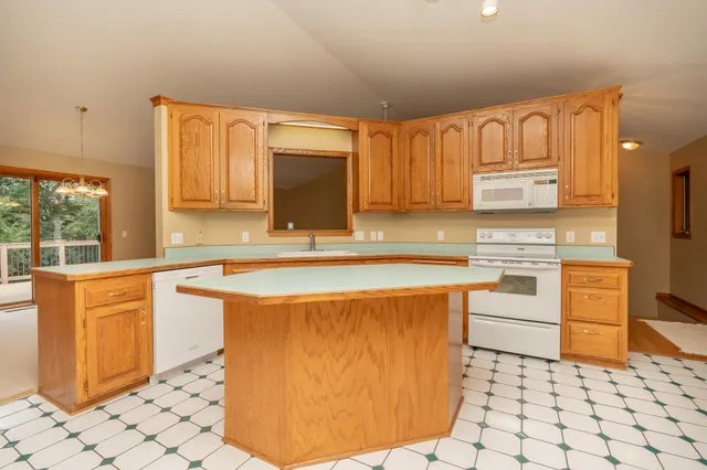 $479,900 | 910 West Deercreek Parkway, Belle Plaine, MN 56011