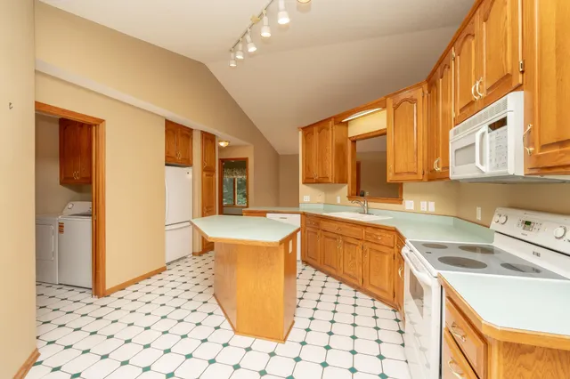 $479,900 | 910 West Deercreek Parkway, Belle Plaine, MN 56011