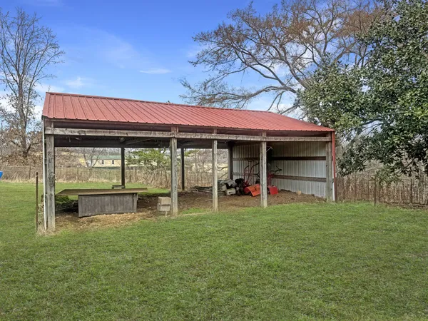 a view of a house with backyard porch and garden