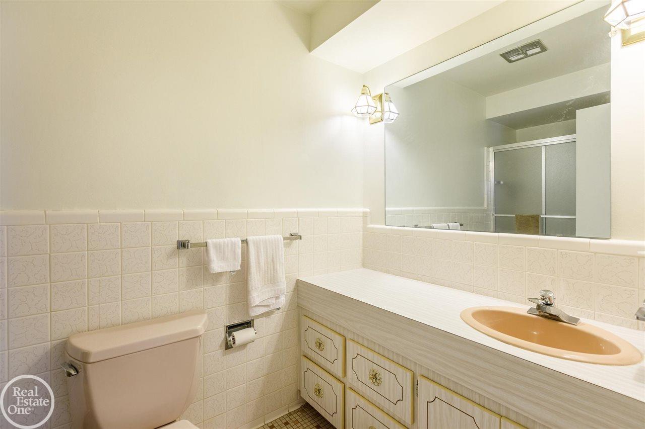 1720 Vernier Road Grosse Pointe, MI 48236 - Photo 24 of 35 50055356-23.JPG