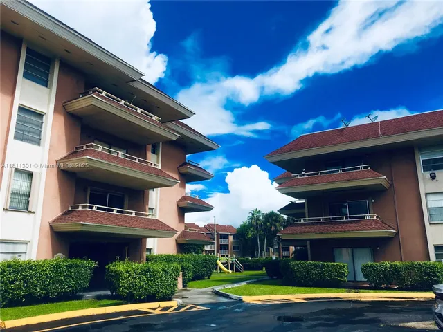 $249,000 | 17600 Northwest 68th Avenue, Unit B3006, Hialeah, FL 33015