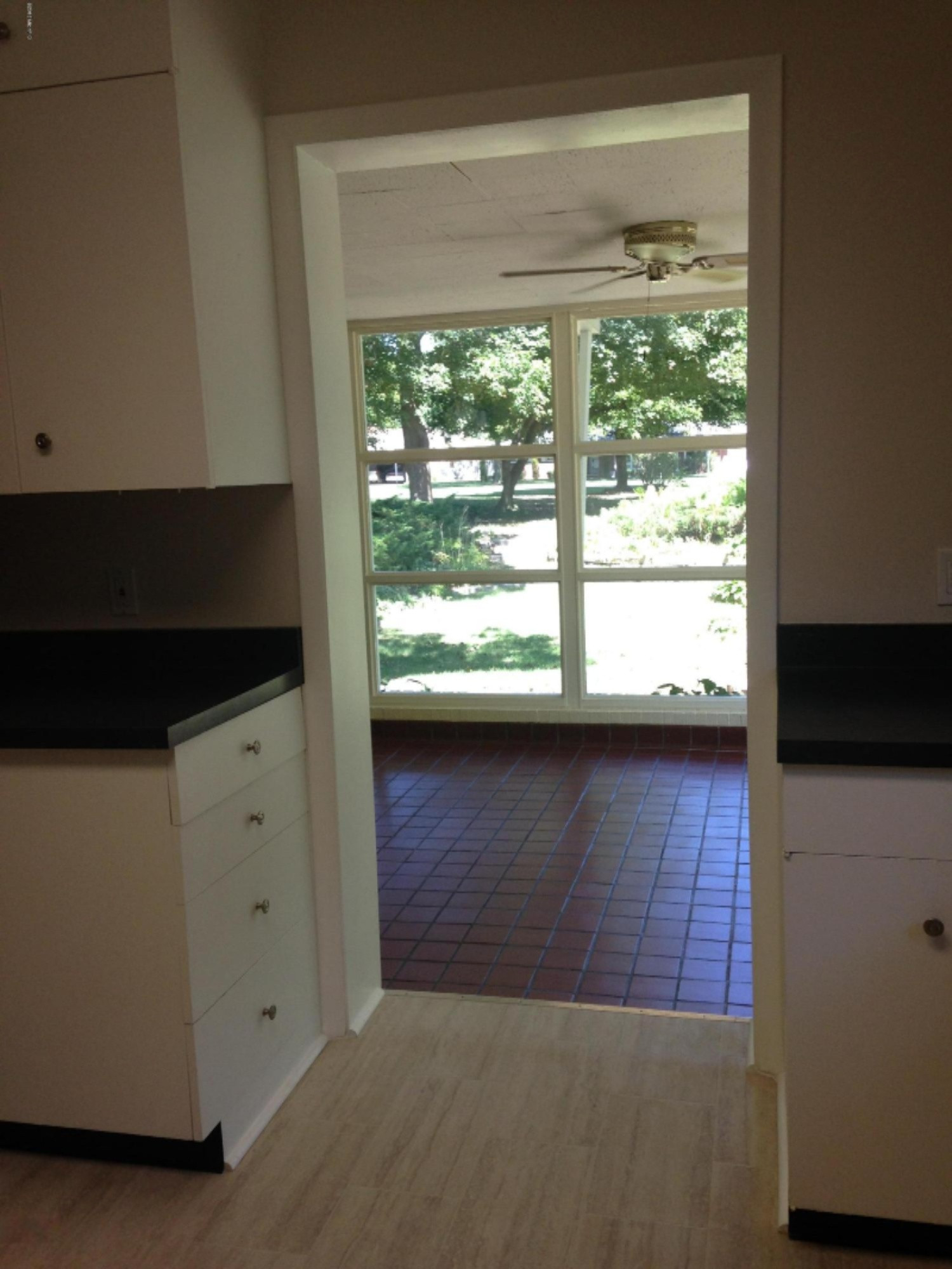 375 Montezuma Road Benton Harbor, MI 49022 - Photo 9 of 33 IMG_2313