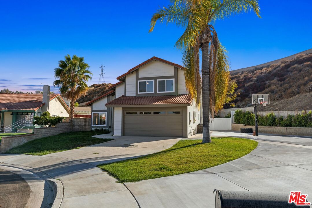 28040 Concord Avenue Castaic, CA 91384 - Photo 2 of 28