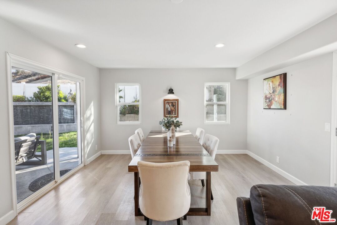 28040 Concord Avenue Castaic, CA 91384 - Photo 5 of 28