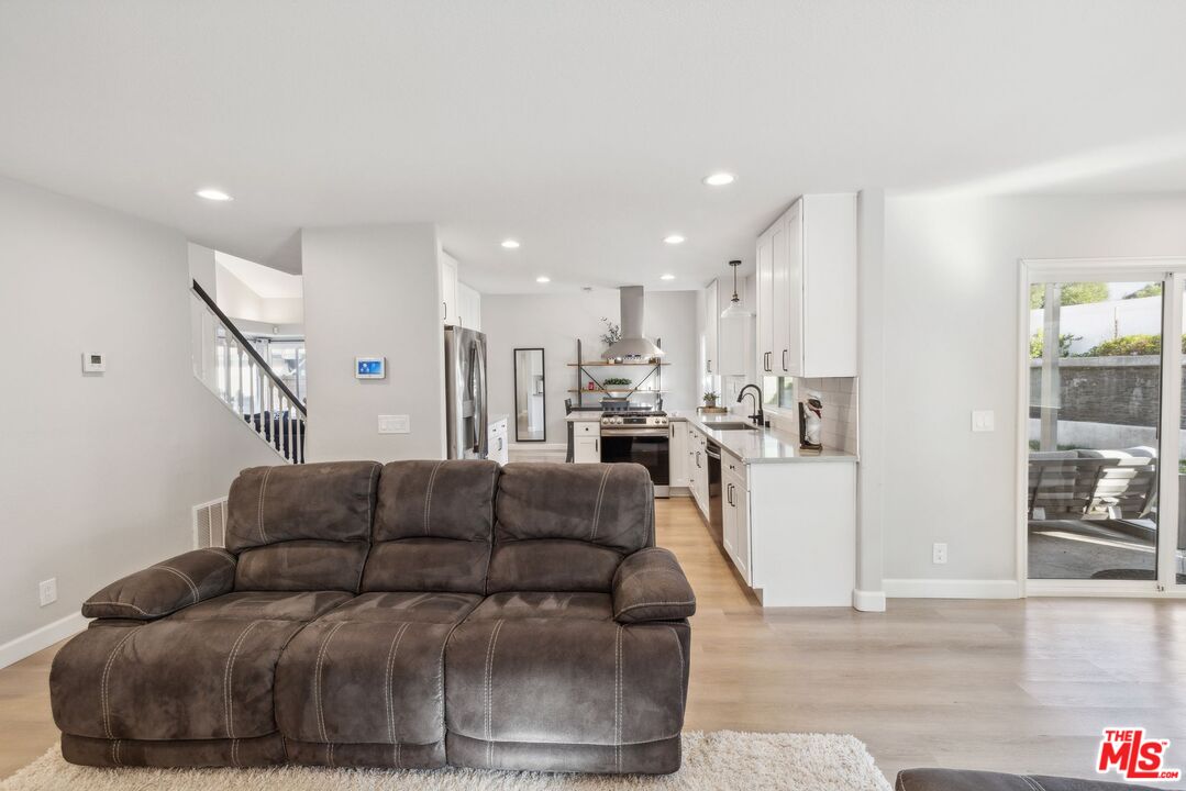 28040 Concord Avenue Castaic, CA 91384 - Photo 6 of 28