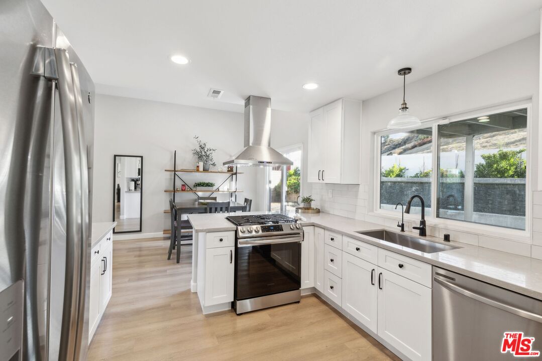 28040 Concord Avenue Castaic, CA 91384 - Photo 8 of 28