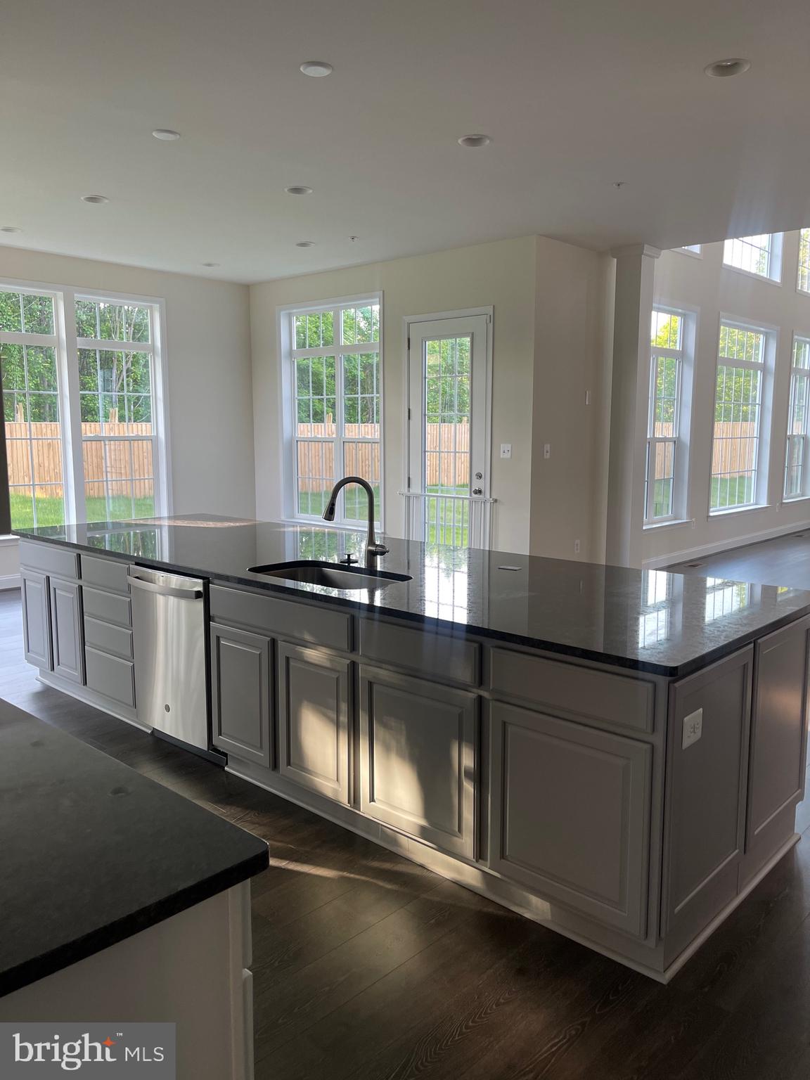 4004 Diamondhead Avenue Bowie, MD 20721 - Photo 6 of 50 Kitchen, island with sink❤️