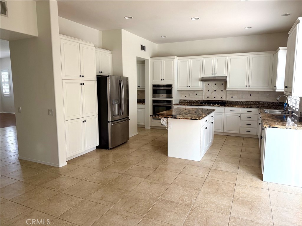 8336 Barnwood Lane Riverside, CA 92508 - Photo 3 of 9