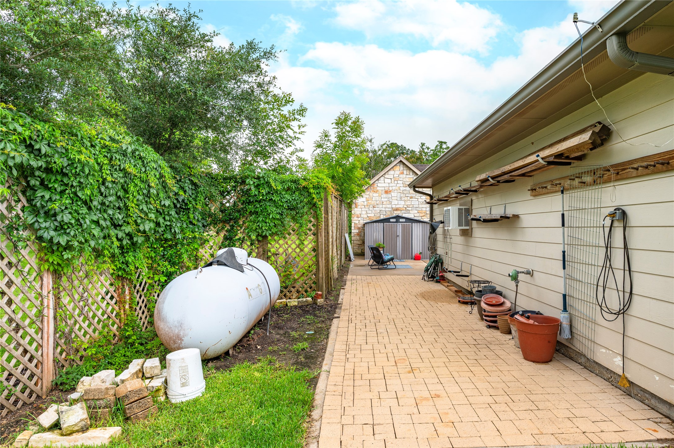 17126 Hamill Drive Rosharon, TX 77583 - Photo 46 of 50 Additional storage area on side of garage with propane tank.