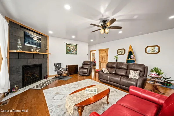 $757,500 | 86 Nuthatch Lane, Moyie Springs, ID 83845