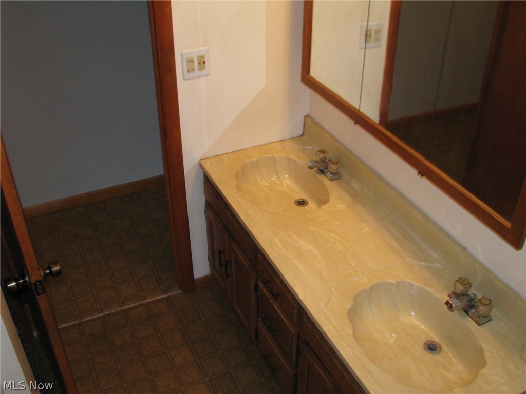 37230 Bainbridge Road Solon, OH 44139 - Photo 13 of 31 Gallery Image 13