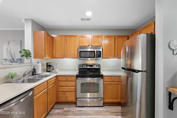 $207,000 | 618 Condo Club Drive, Unit 210, Wilmington, NC 28412