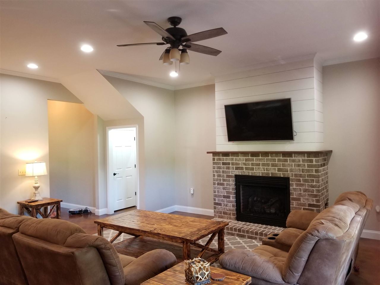 2 Cr 518b Road Rienzi, MS 38865 - Photo 4 of 24 a living room with furniture and a fireplace