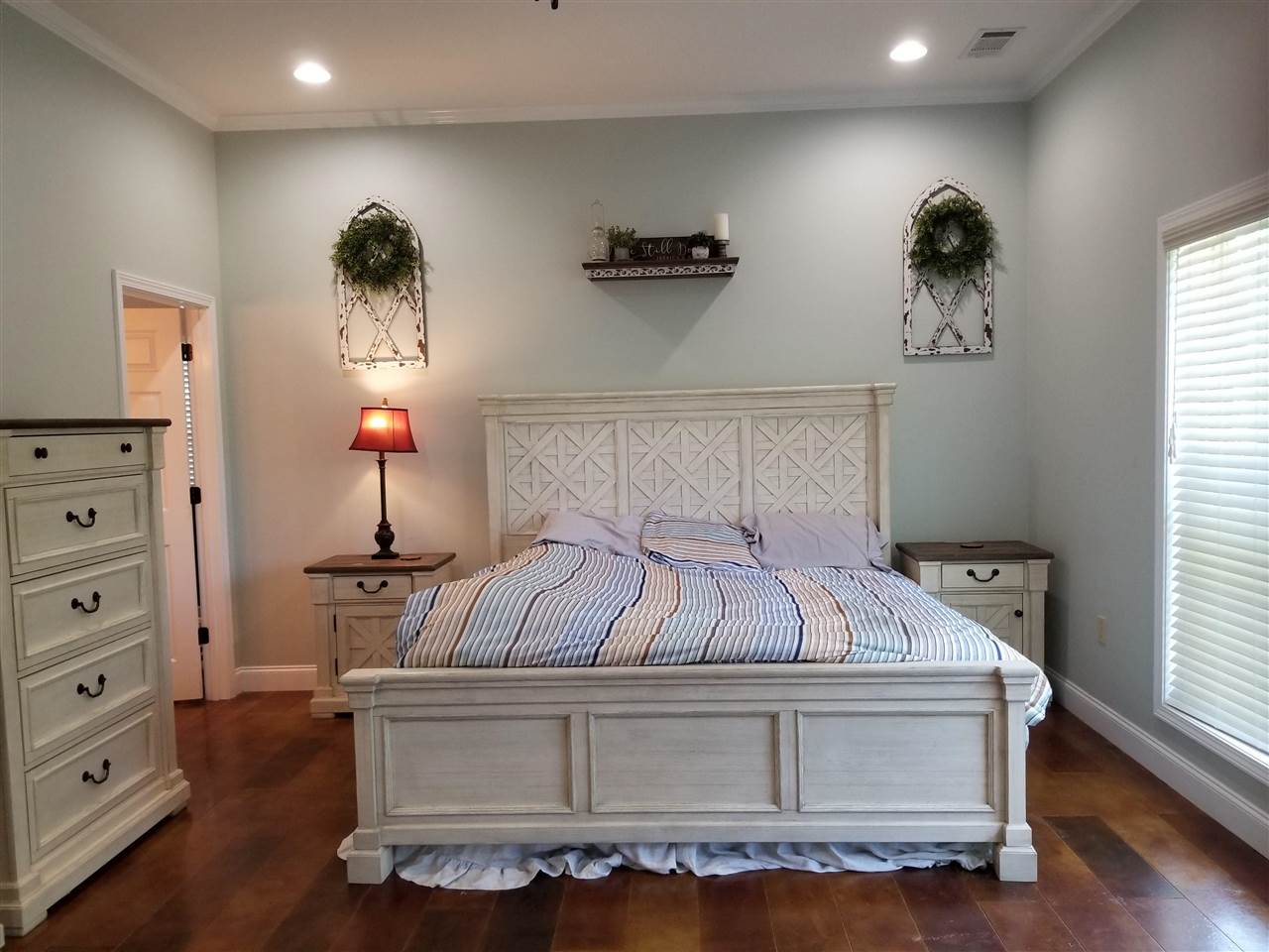 2 Cr 518b Road Rienzi, MS 38865 - Photo 8 of 24 a bedroom with a bed and a window