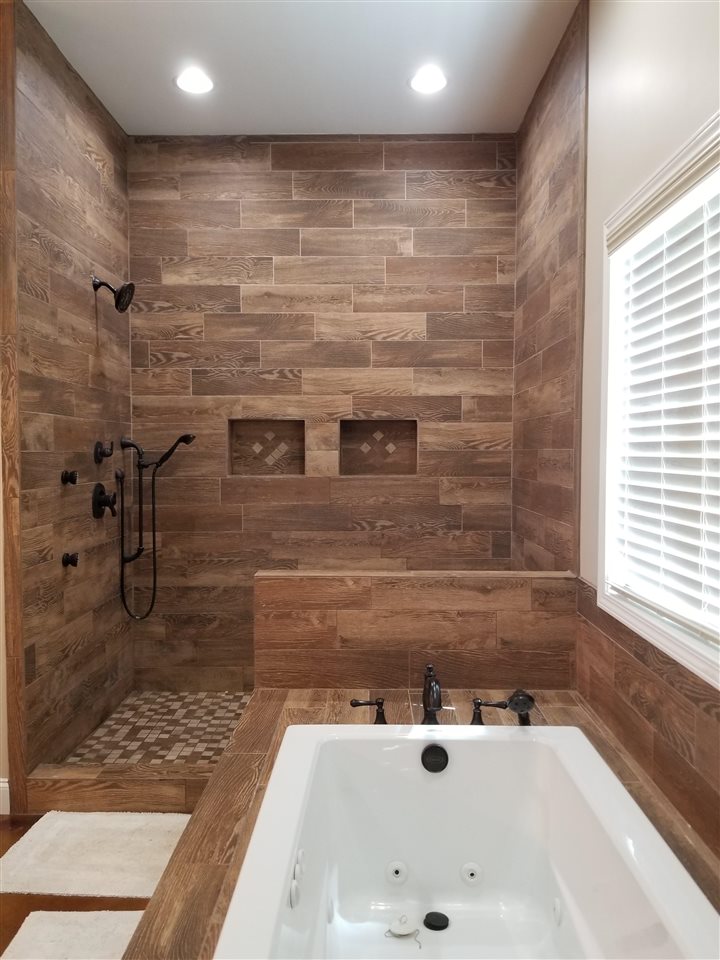 2 Cr 518b Road Rienzi, MS 38865 - Photo 9 of 24 a bathroom with a bathtub and a shower