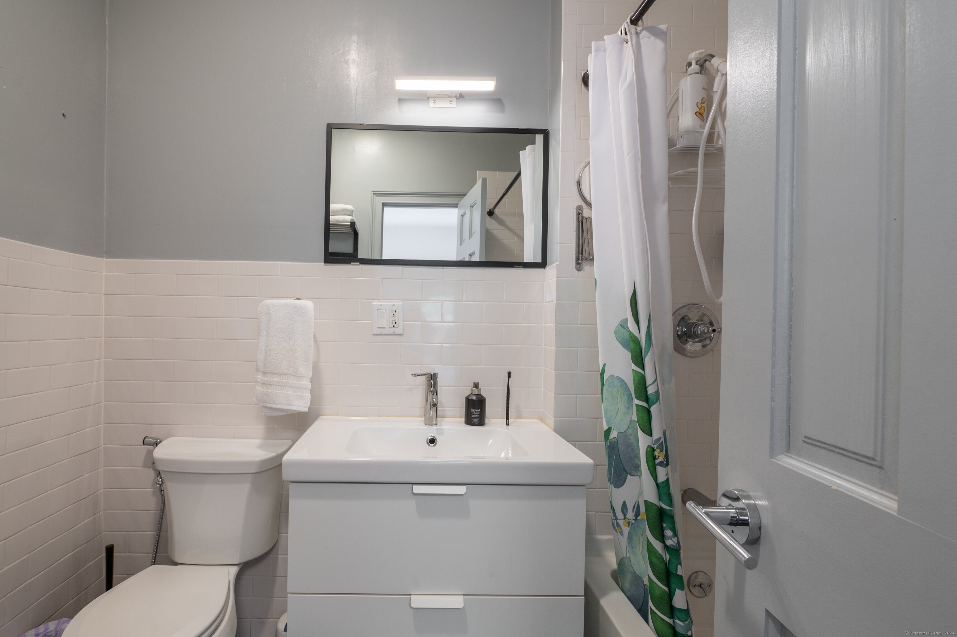 54 Mechanic Street New Haven, CT 06511 - Photo 14 of 22 a bathroom with a toilet sink and mirror
