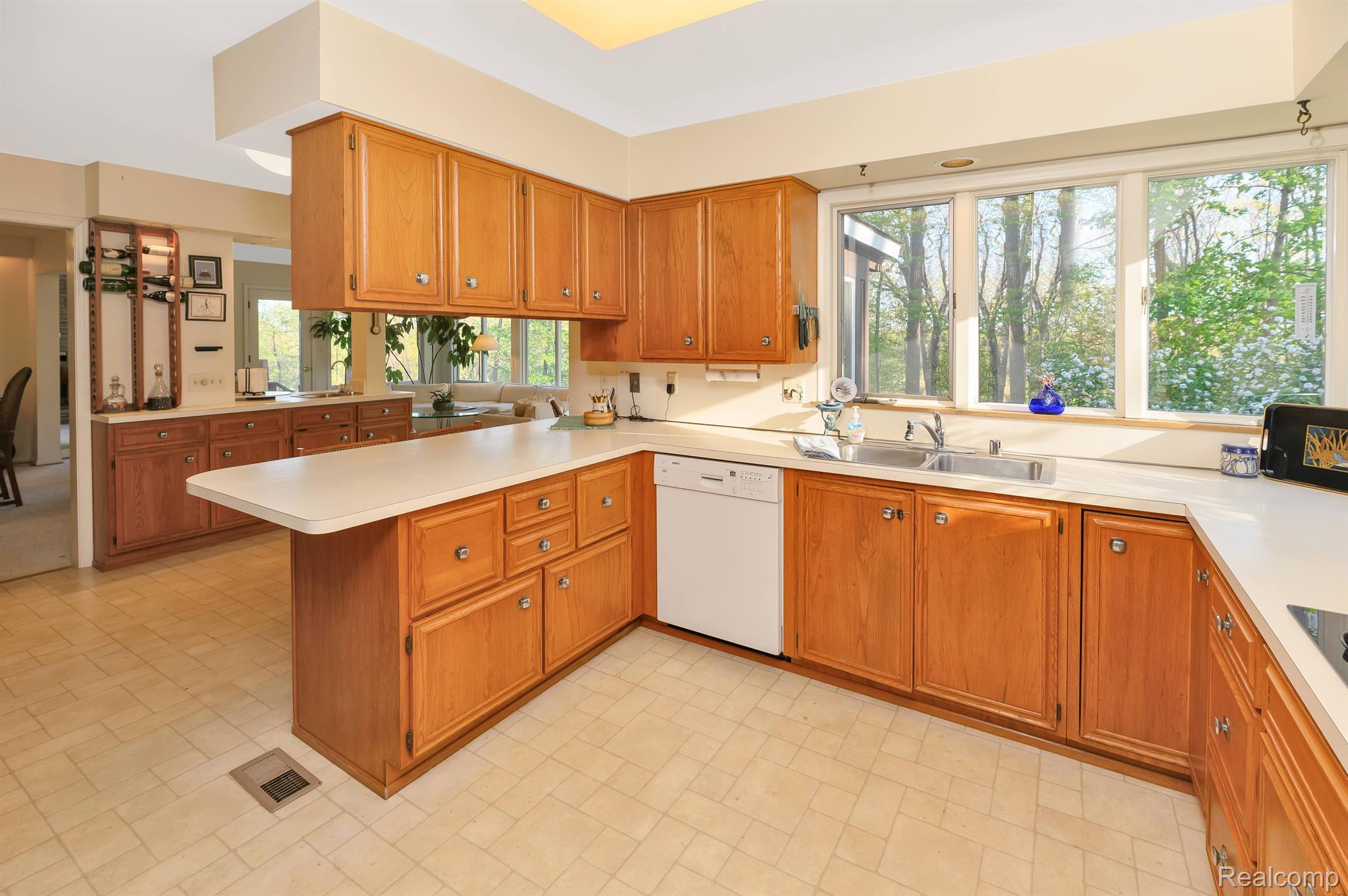 5784 Thorny Ash Road Rochester, MI 48306 - Photo 19 of 60 Kitchen view # 3