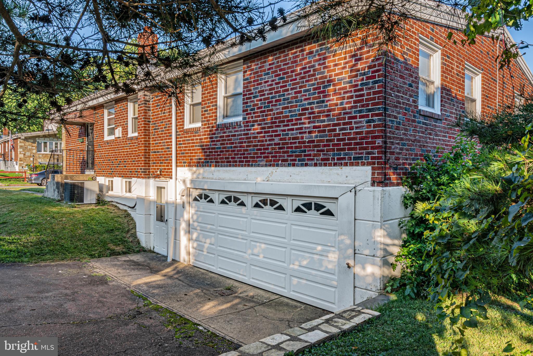 804 Charette Road Philadelphia, PA 19115 - Photo 2 of 17 Garage
