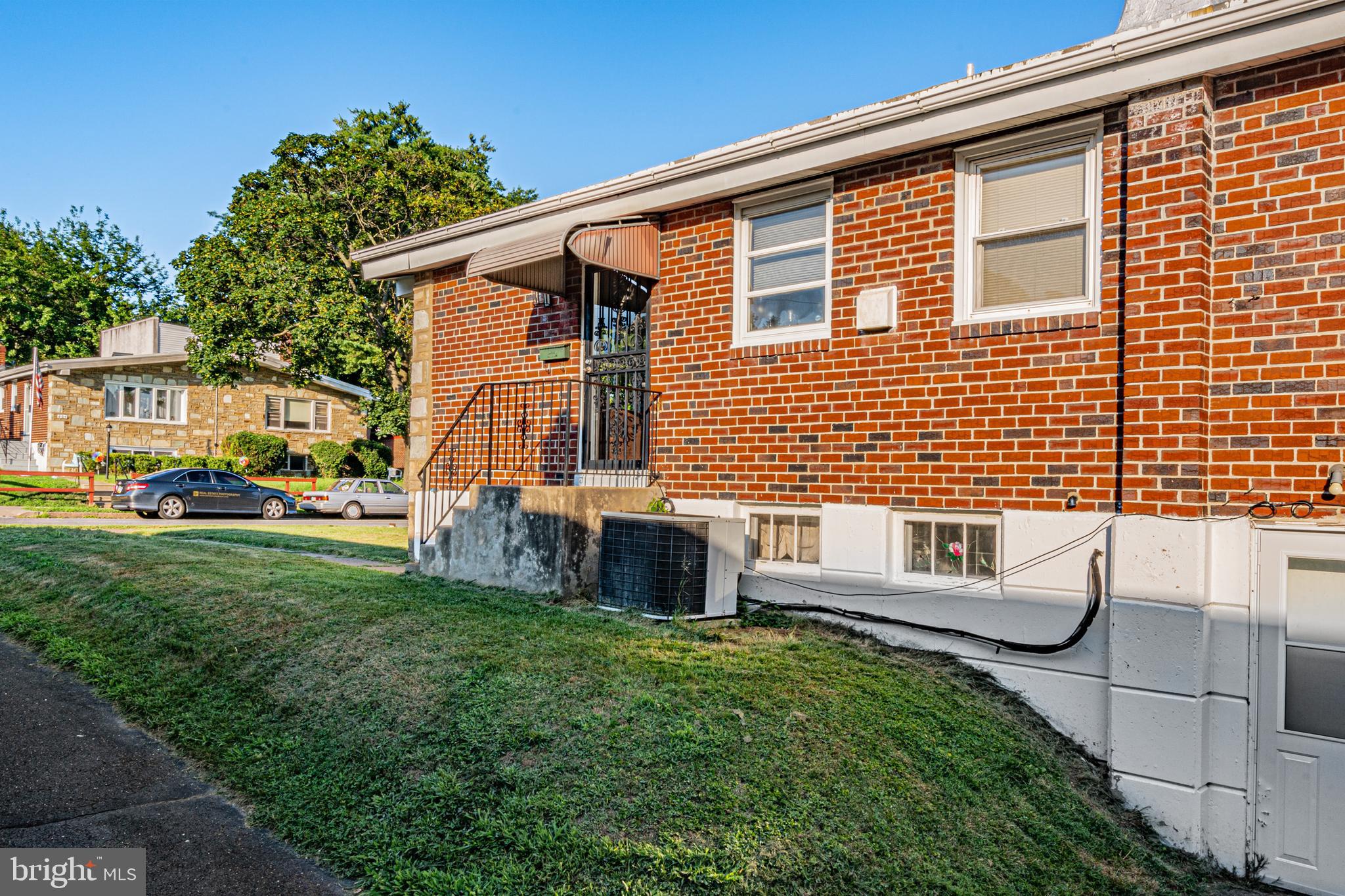 804 Charette Road Philadelphia, PA 19115 - Photo 3 of 17 Side View