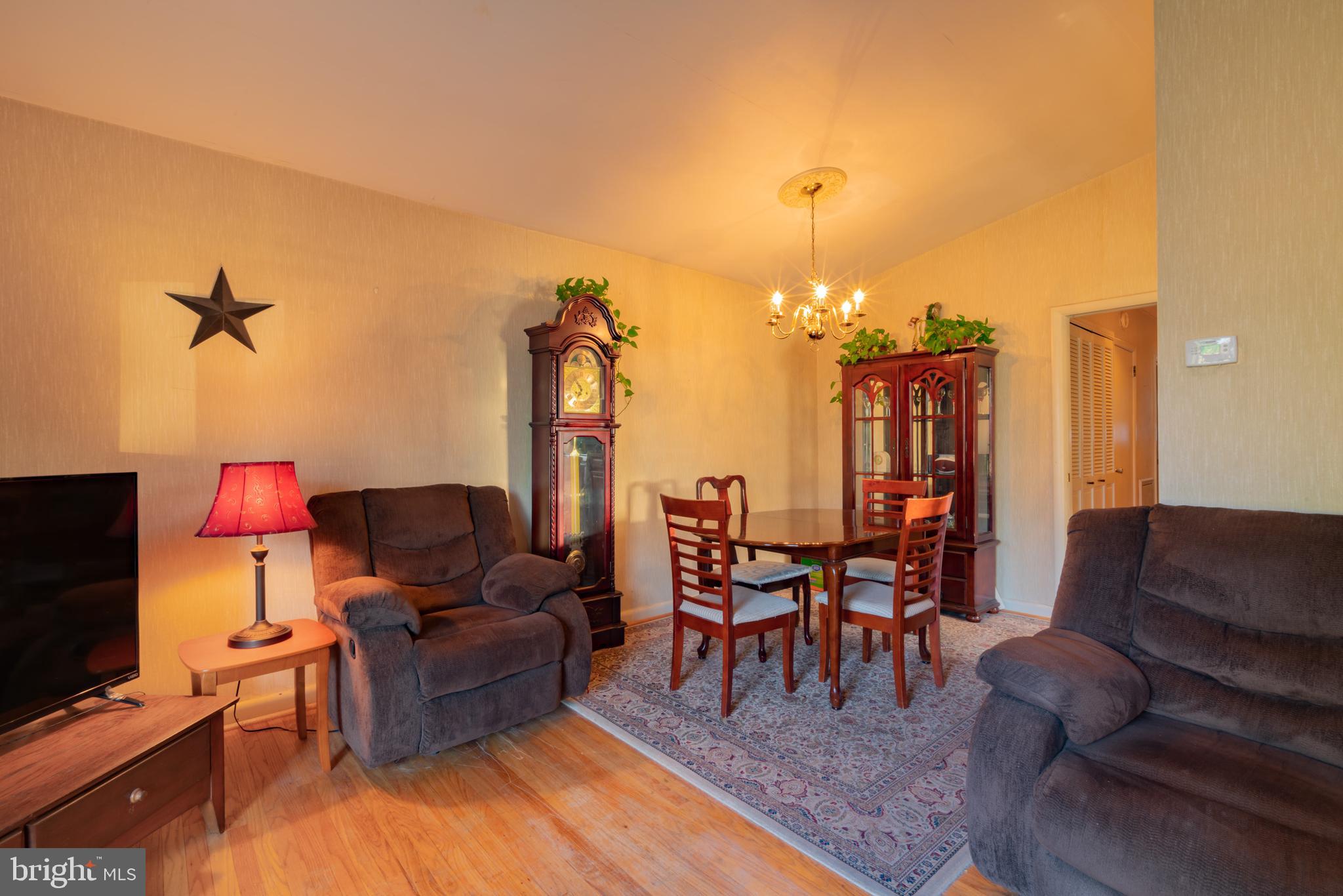 804 Charette Road Philadelphia, PA 19115 - Photo 6 of 17 Dining Room
