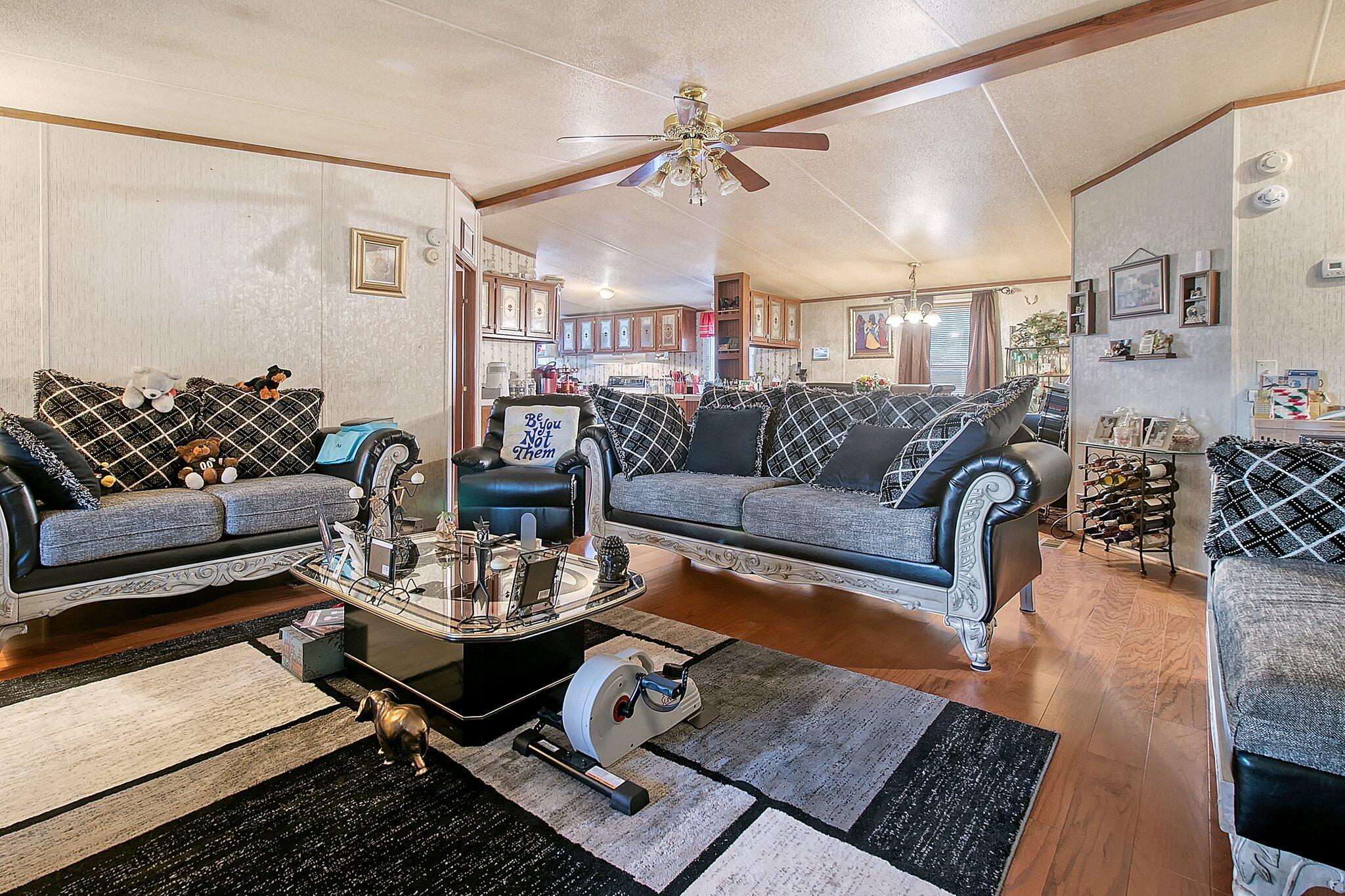 55-web-or-mls-CREM_345 Rodeo_042